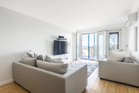 Oceans Waves - Luxury Apartment With Ocean Views - Darwin Holiday 3