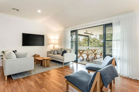 Oceanview Luxury Retreat Amongst The Trees - Darwin Holiday 0