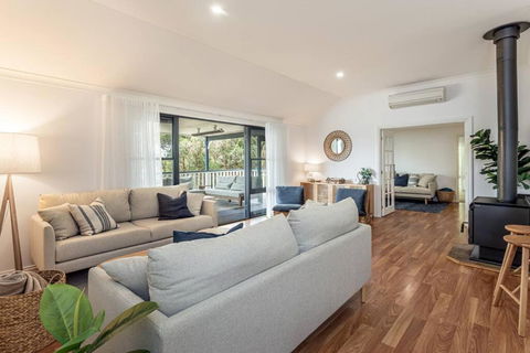Oceanview Luxury Retreat Amongst The Trees - Darwin Holiday 3