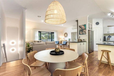 Oceanview Luxury Retreat Amongst The Trees - Darwin Holiday 1