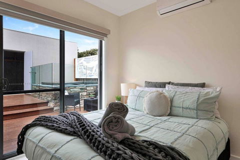 OG Spa Retreat- 3 Bedroom, Spa, Central, Aircon - Darwin Holiday 1