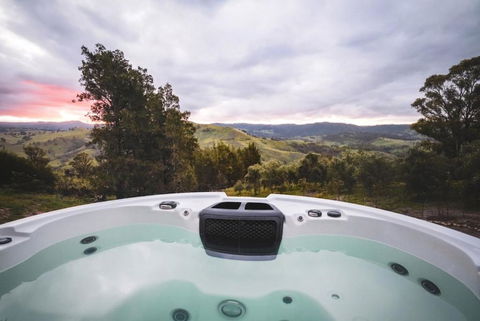 Olive Hill Spa, Views & Home Cinema - Darwin Holiday 1