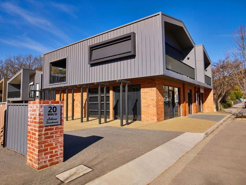 Olsen Penthouse - Art House Townhouses - Darwin Holiday 3