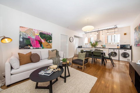 Opposite Park - Nearby Beach - Darwin Holiday 1