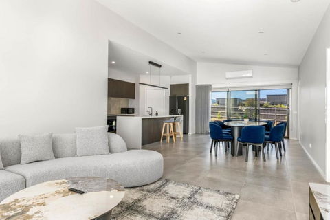 Opulence Cove - Darwin Holiday 0