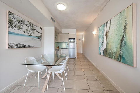 Opulent Noosa Beach Escape - Darwin Holiday 3
