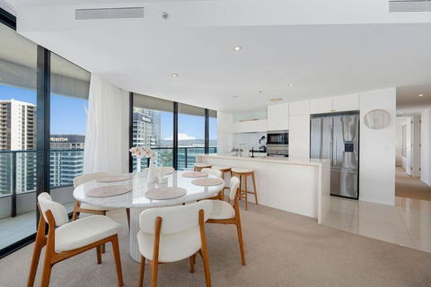 Oracle - Best In Broadbeach - Darwin Holiday 1