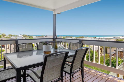 Oriana Grande- 5 Bdrm Sleeps 14 Beach View Wifi - Darwin Holiday 0