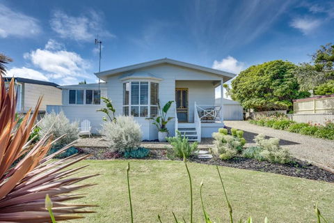 Our Little White House -74 Padman Crescent, Middleton - Darwin Holiday 0