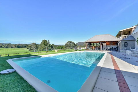 Overflow Downs-Riverside Acreage - Darwin Holiday 0