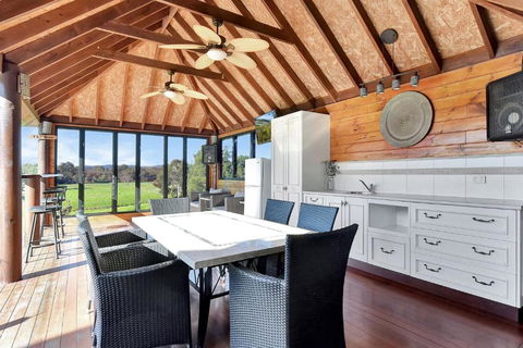 Overflow Downs-Riverside Acreage - Darwin Holiday 1