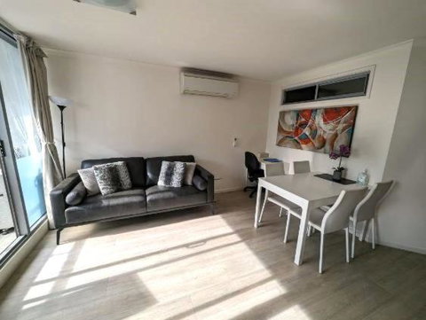 Onsite Parking, Self Check-in - Darwin Holiday 1