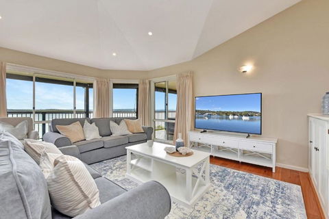 Overlook Nook - The Best Views In The Area - Darwin Holiday 3