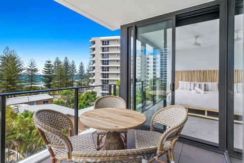 Ocean Views - Sandbar Burleigh Heads - Darwin Holiday 0