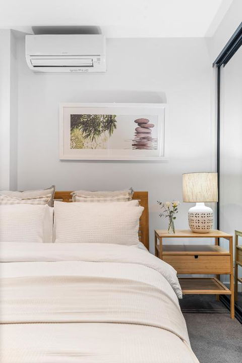 Park Life! Elegant & Sun-Filled 2 Bed 2 Bath Home In Caulfield North - Darwin Holiday 1