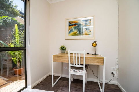 Peaceful 1BR Home Near Canberra Hospital - Darwin Holiday 1