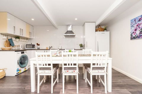 Peaceful 1BR Home Near Canberra Hospital - Darwin Holiday 2