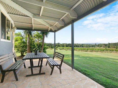 Palmers Lane Vineyard Cottage - Darwin Holiday 0