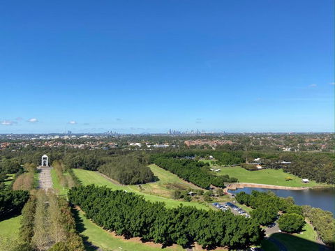 Parkside & City View In Sydney Olympic Park - Darwin Holiday 0
