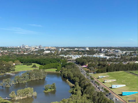 Parkside & City View In Sydney Olympic Park - Darwin Holiday 1