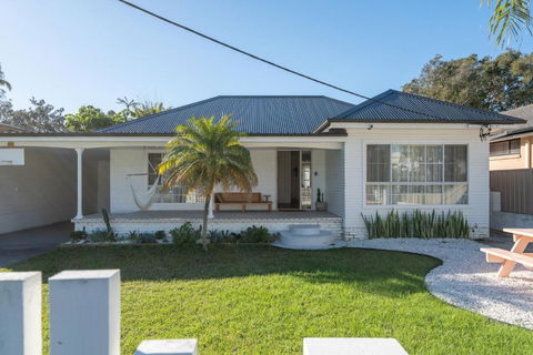 Pacific Paradise - 4 Bedroom House Central Coast - Darwin Holiday 0