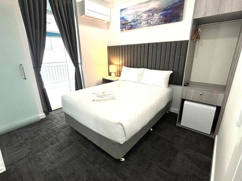 Palace Hotel Proserpine - Darwin Holiday 3