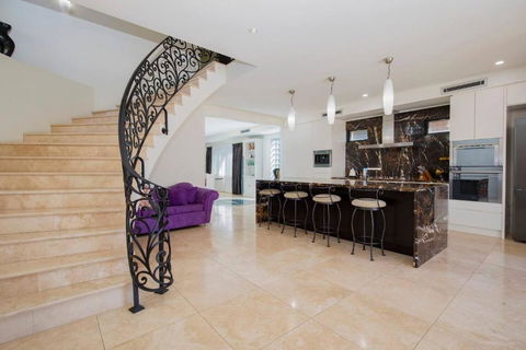 Palazzo Paradiso - Mediterranean-inspired Elegance - Darwin Holiday 2