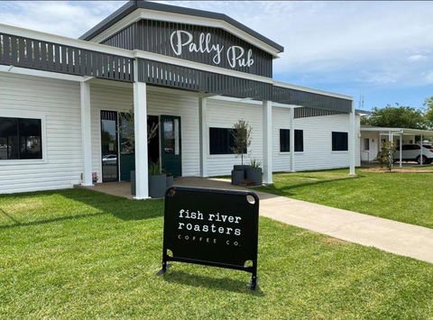Pally Pub - Darwin Holiday 0