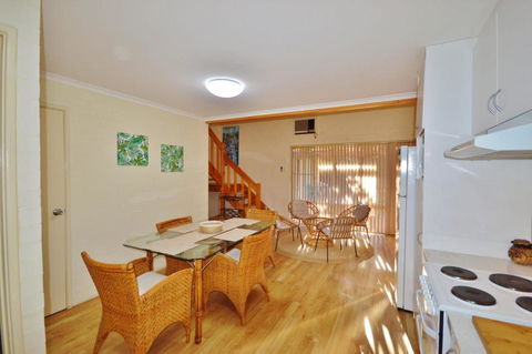 Palm Garden Apartment - Kalbarri WA - Darwin Holiday 2