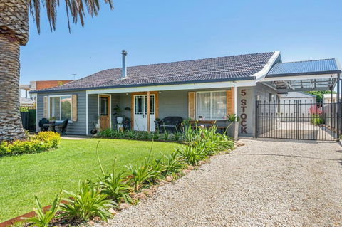 Palm Tree Cottage - Aldinga Beach - C21 SouthCoast Holidays - Darwin Holiday 0