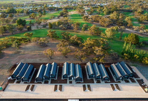 Par Five Shacks - Darwin Holiday 1