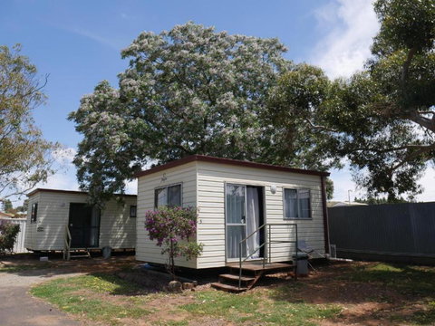 Parkes Country Cabins - Darwin Holiday 3
