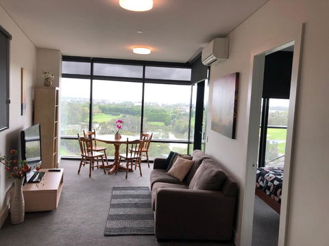 Parkview Modern Apartment W Parking @ Olympic Park - Darwin Holiday 1