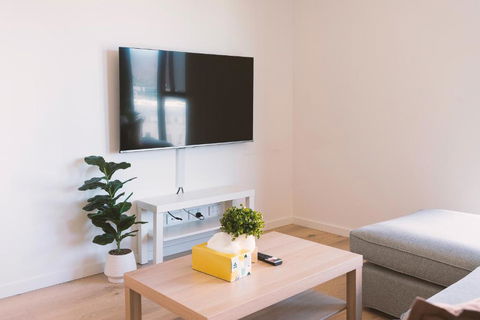 Patio Mt View 1BR Apt In CBD Near ANU And Museum With Free Parking And WiFi - Darwin Holiday 1