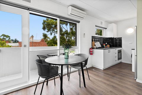 Peaceful 1-Bed Apartment Near The City Centre - Darwin Holiday 2