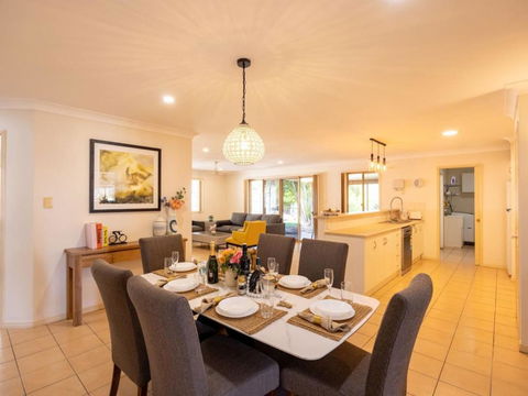Peaceful 4B2B Sweet Home W Backyard At Springfield - Darwin Holiday 0