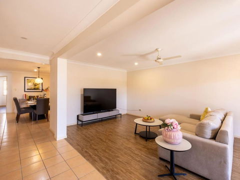 Peaceful 4B2B Sweet Home W Backyard At Springfield - Darwin Holiday 2
