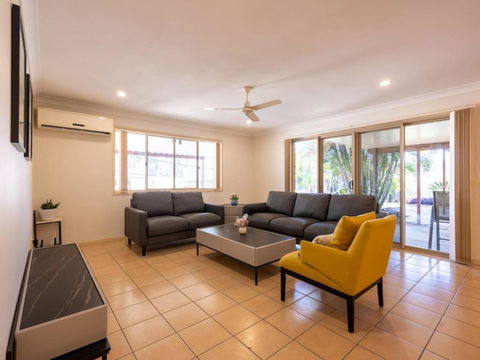 Peaceful 4B2B Sweet Home W Backyard At Springfield - Darwin Holiday 3