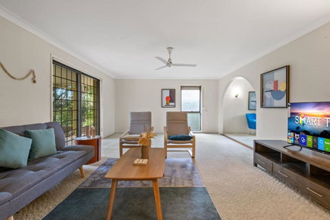 Peaceful 4BR At Sunnybank CBD With 2Parking Yard And Mall - Darwin Holiday 1