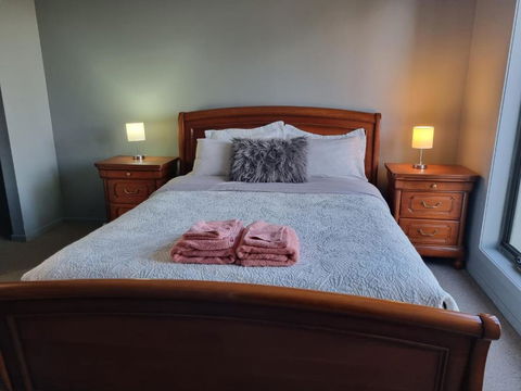 Peaceful 3 Bedroom House In Melton Vic - Darwin Holiday 0