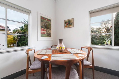 Parkside Hideaway - Beautiful Art Deco Near Zoo - Darwin Holiday 1