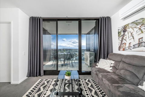 Penthouse Apartment In Belconnen - Darwin Holiday 3