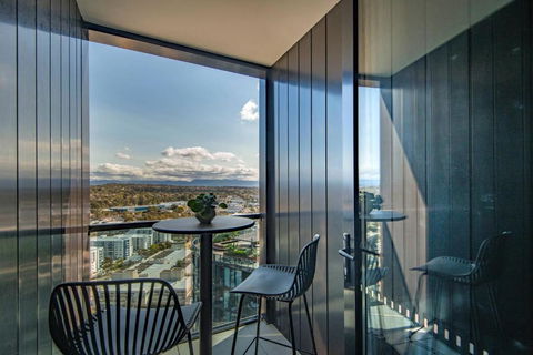 Penthouse Apartment In Belconnen - Darwin Holiday 1