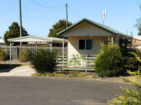 PepperTree Cabins, Kingaroy - Darwin Holiday 3