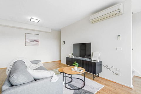 Perfect Location Cozy Townhouse McKinnon Station - Darwin Holiday 1