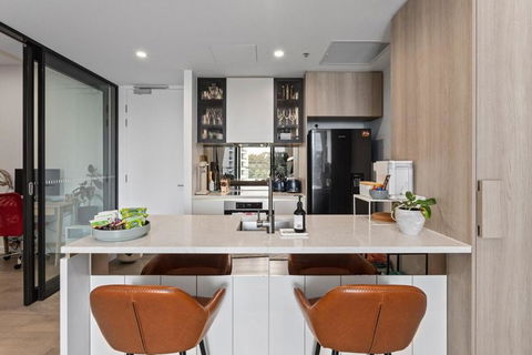 Perfect Location With 5 Star Amenities - Darwin Holiday 2