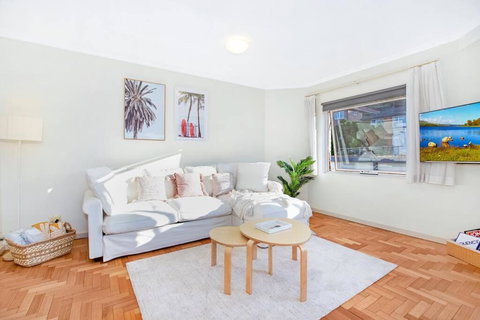 Perfect Manly Retreat, In The Heart Of Manly, Family & Couple Friendly Apartment With CAR SPOT - Darwin Holiday 2