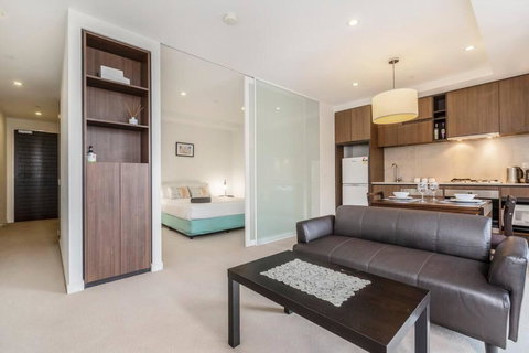 Perfect Position - Darwin Holiday 1