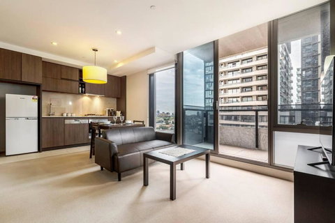 Perfect Position - Darwin Holiday 0