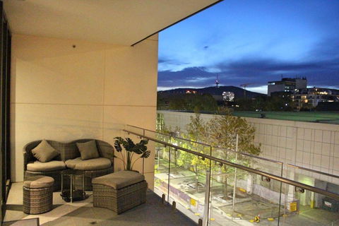 Perfectly Located Modern Apartment - Canberra CBD - Darwin Holiday 0
